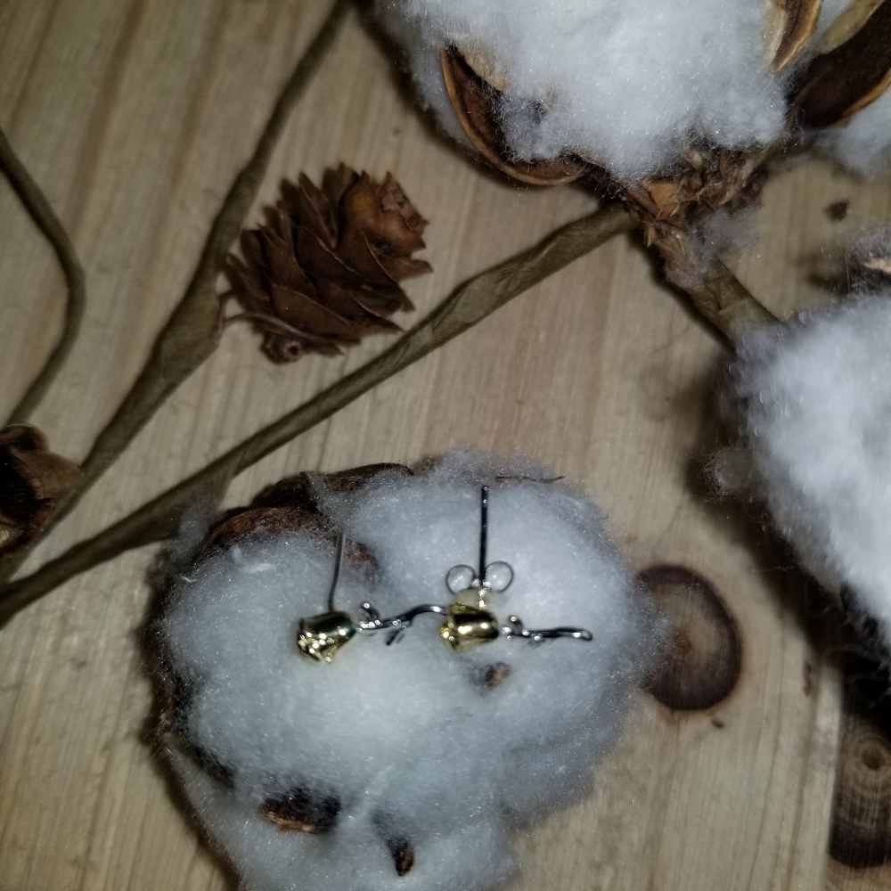 🌹🌹Pretty Two Tone Rose earring studs🌹🌹 - Picture 4 of 6